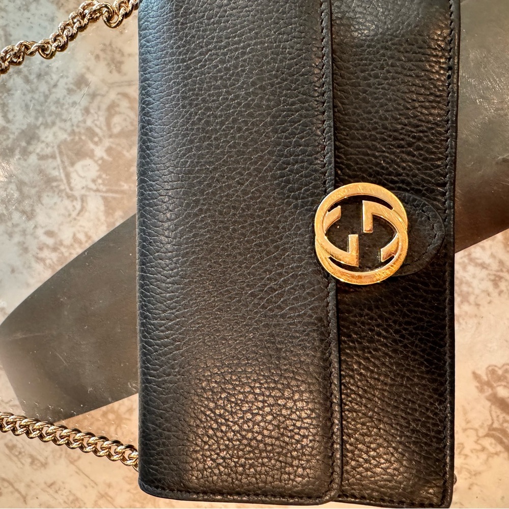 Gucci Black Leather Crossbody Bag : Removable Strap (turns to wallet)